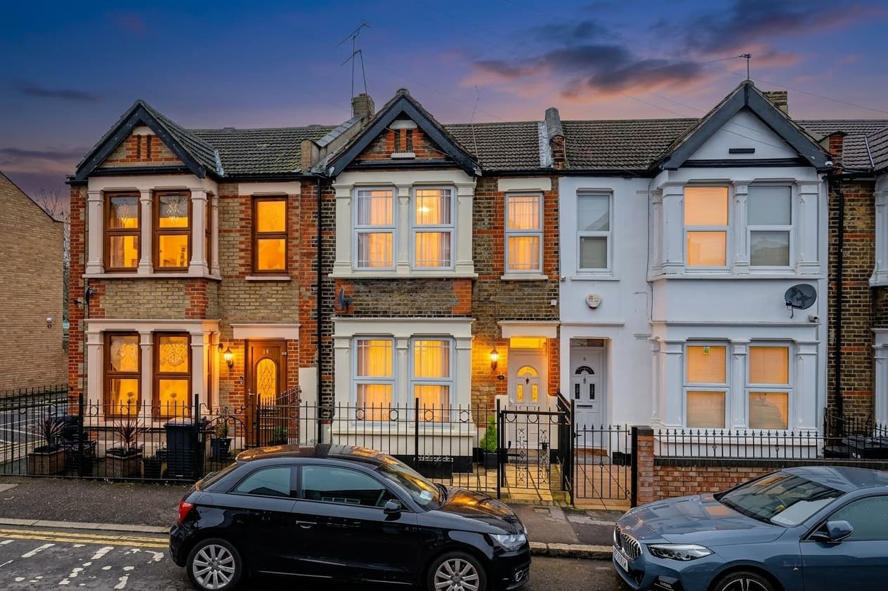 Essex Road, Chadwell Heath, RM6