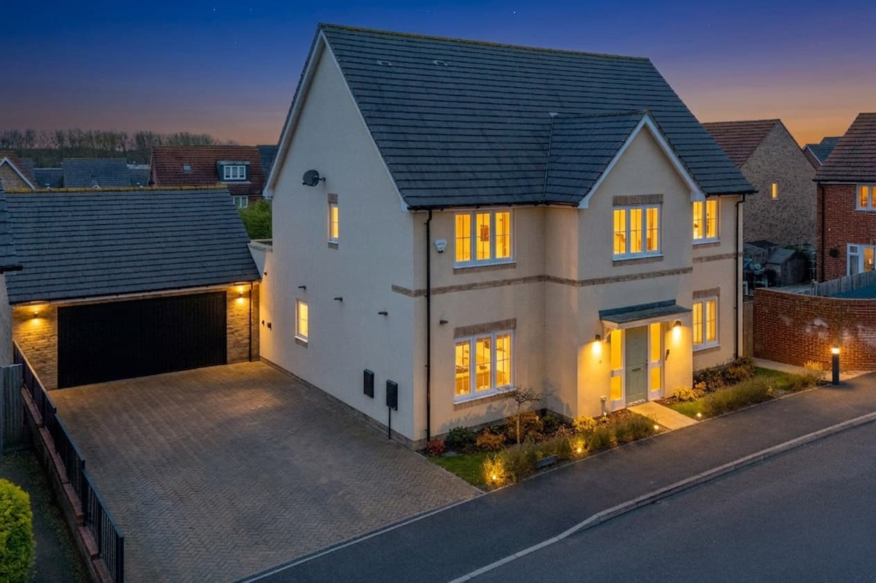 Meadowsweet Way, Newport, CB11